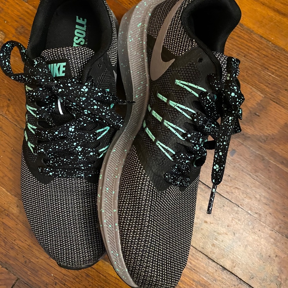 Nike tennis shoes